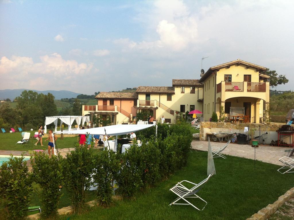 Borgo Le Capannelle Aparthotel Castel Ritaldi Exterior foto
