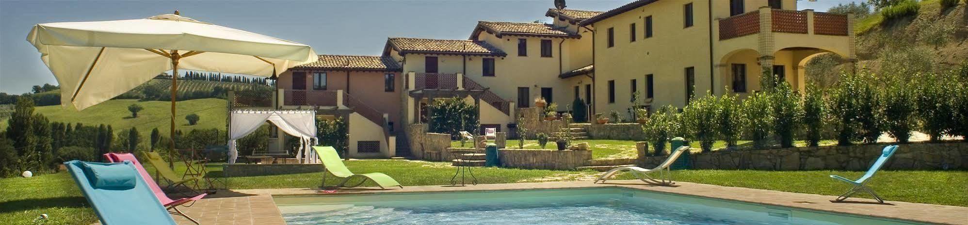 Borgo Le Capannelle Aparthotel Castel Ritaldi Exterior foto